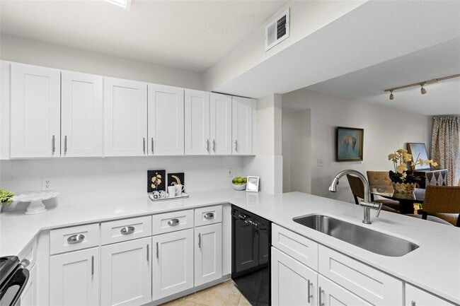 Building Photo - 2323 Feather Sound Dr