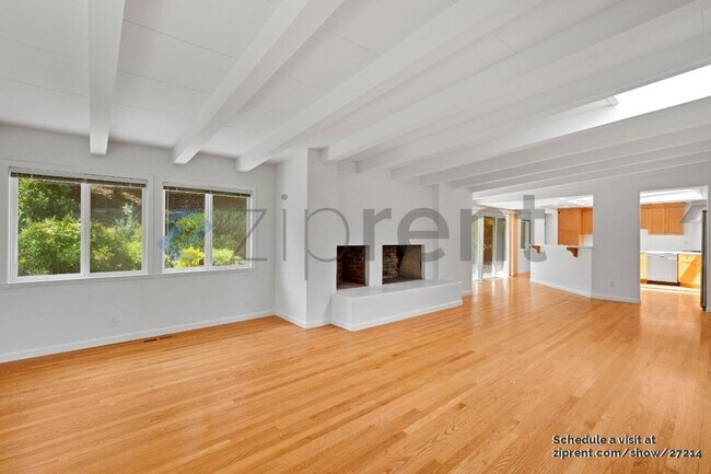 Building Photo - 18463 Almond Rd