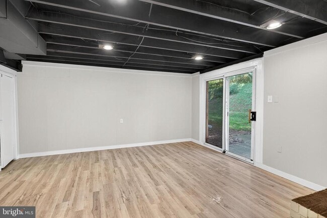 Building Photo - 9333 Pan Ridge Rd