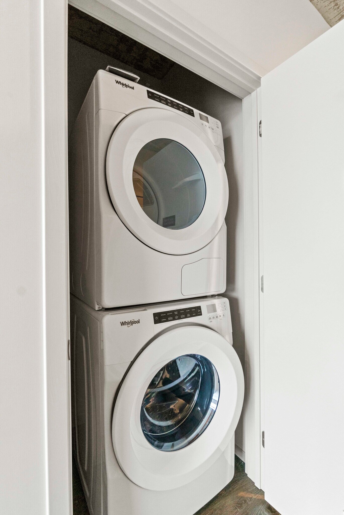 Building Photo - 697 S Clark St