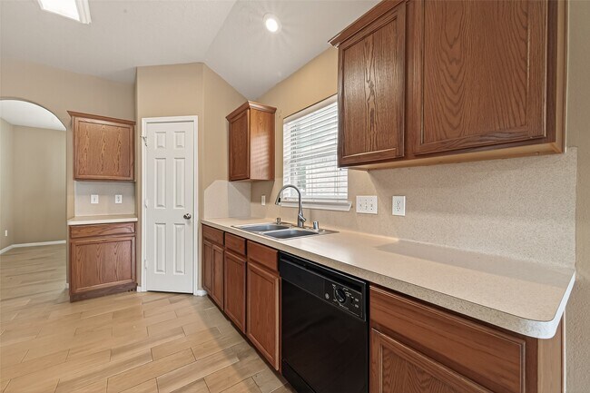 Building Photo - 926 Dracena Ct