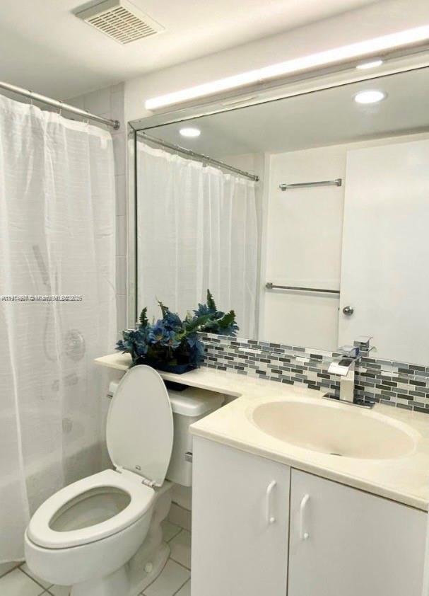 Building Photo - 3300 NE 191st St