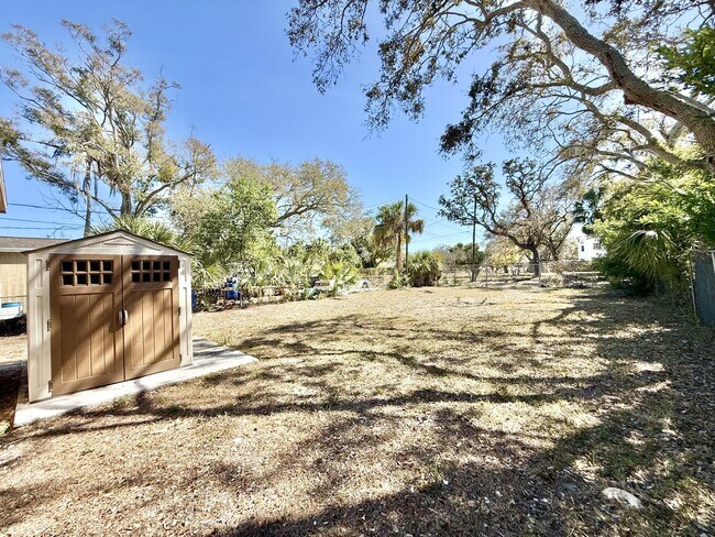 Building Photo - 1828 20th Ave S