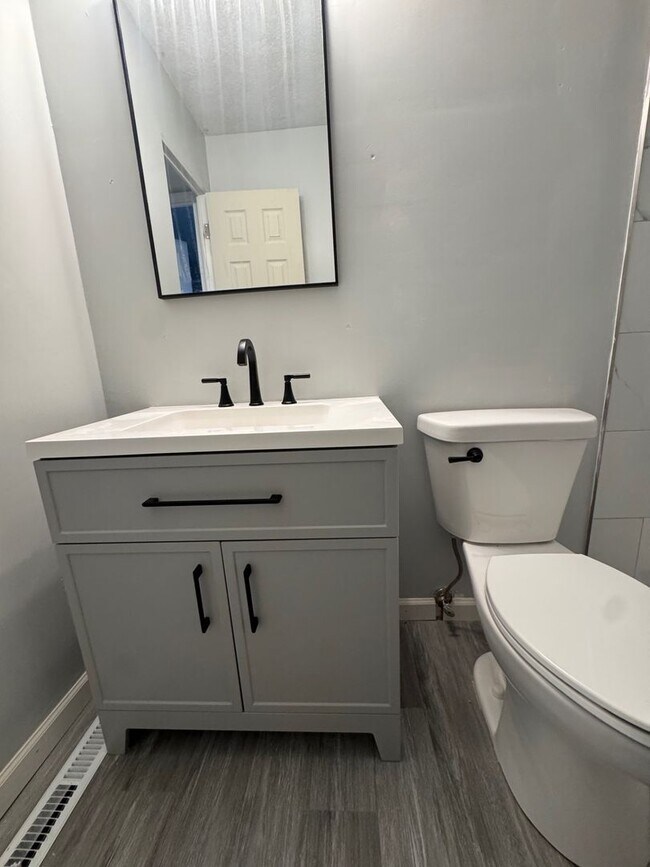 Building Photo - Charming 2-Bedroom Property (Water, Trash and Recycling and Sewer taken care by HOA)