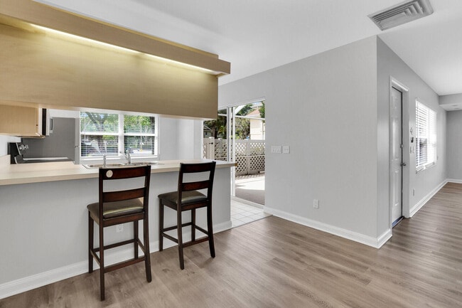 Building Photo - 8156 Chelsea 56c Ct