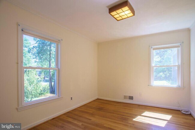 Building Photo - 5908 Walhonding Rd