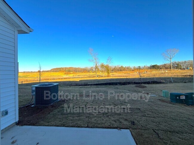 Building Photo - 8024 Hidden Spgs Trl