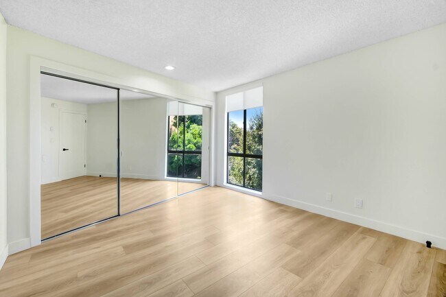 Building Photo - 5403 West 8th Street