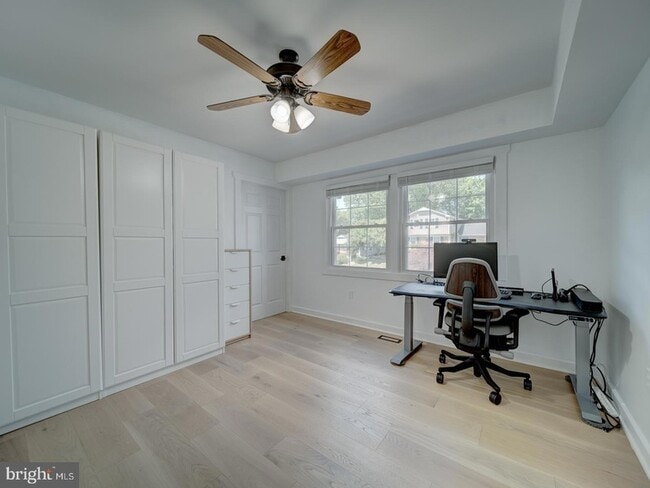 Building Photo - 1782 Shaftsbury Ave