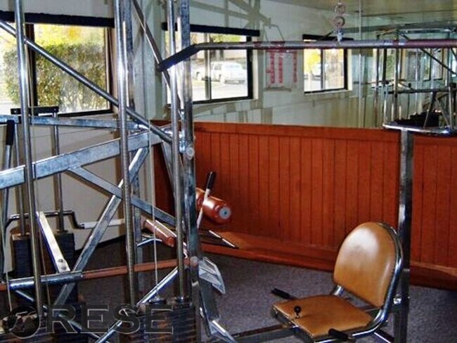 Building Photo - Cozy Midvale Condo - AVAILABLE NOW!