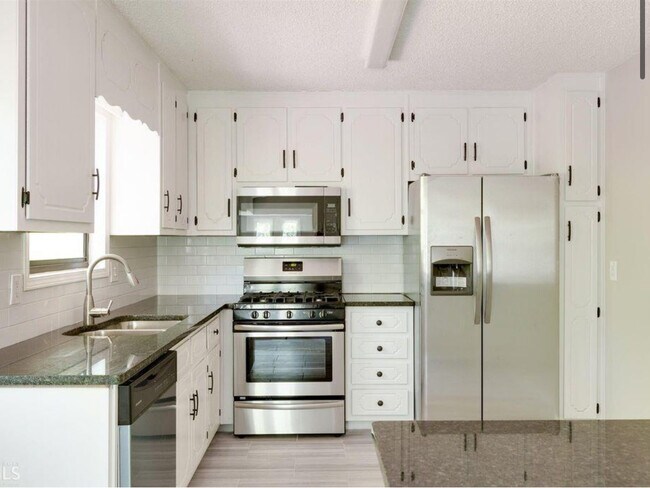 Building Photo - 650 Gregory Manor Dr SW