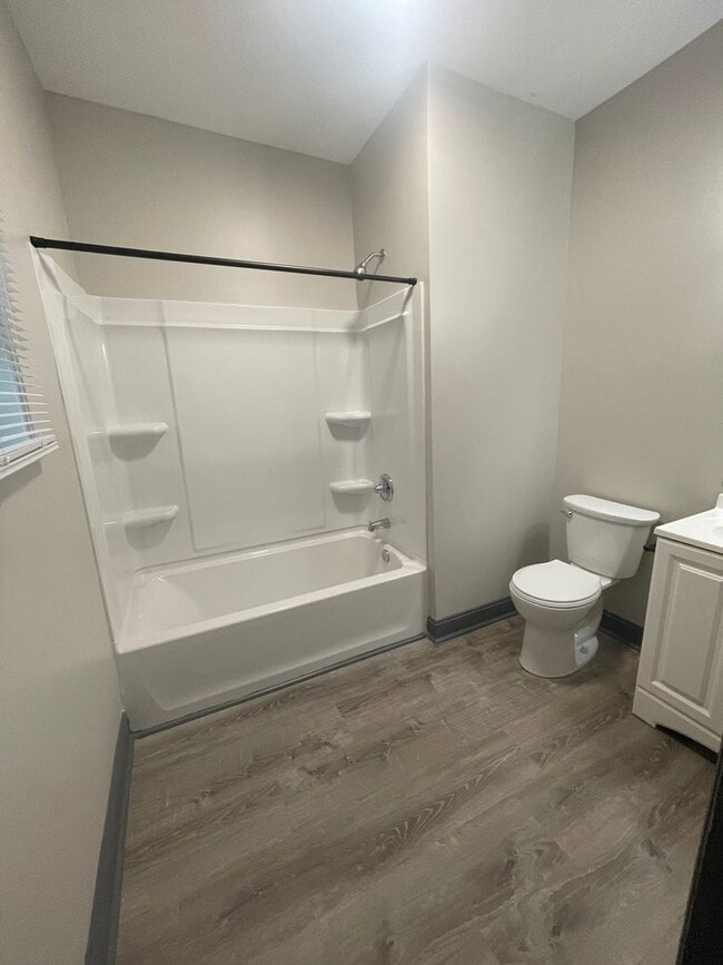 Building Photo - Newly Fully Renovated 3 bedroom 2 bath hom...