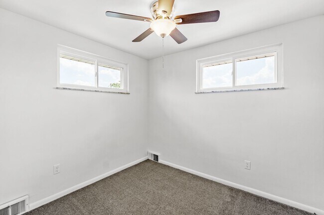 Building Photo - READY FOR MOVE IN!! Don't miss this UPDATED 3-bedroom in Braddock Hills!