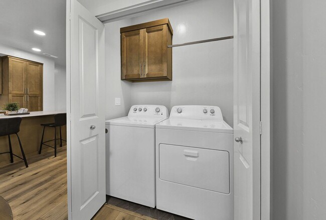 Building Photo - 4077 S Lone Pne Wy