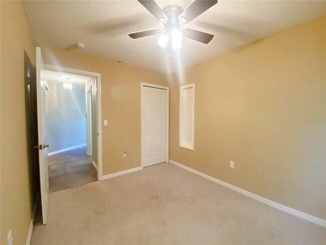 Building Photo - 994 Country Lake Cir