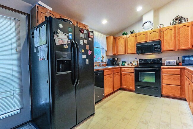 Building Photo - 10279 SE Grandview St