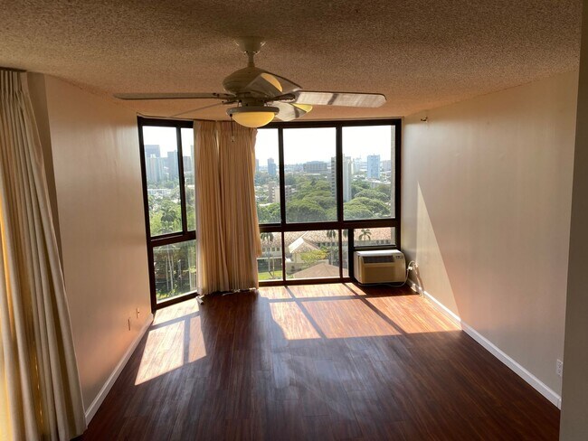 Building Photo - 2040 Nuuanu Ave