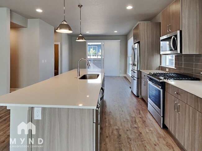 Building Photo - 17231 SW Goldcrest Ln