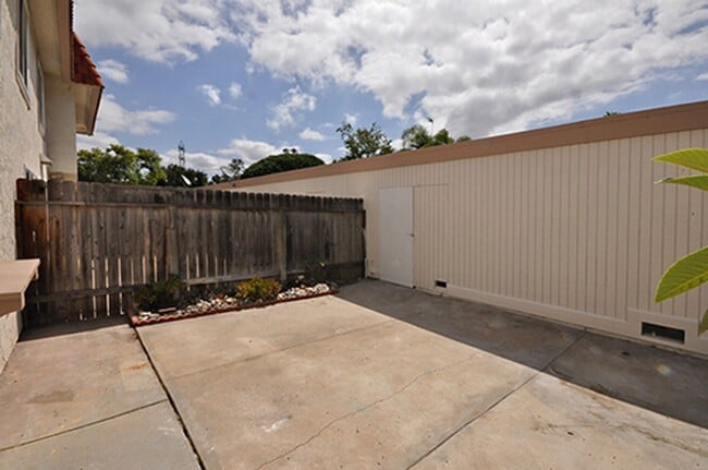 Building Photo - Bright Two-Story 3BR Condo with Spacious F...