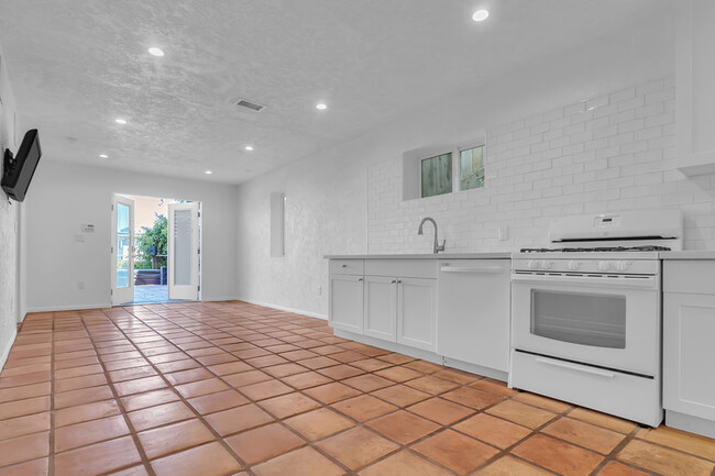 Building Photo - 3426 S Carolina St
