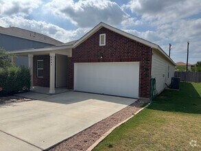 Building Photo - Spacious 4 Bedroom 3 Full Bath home in the...