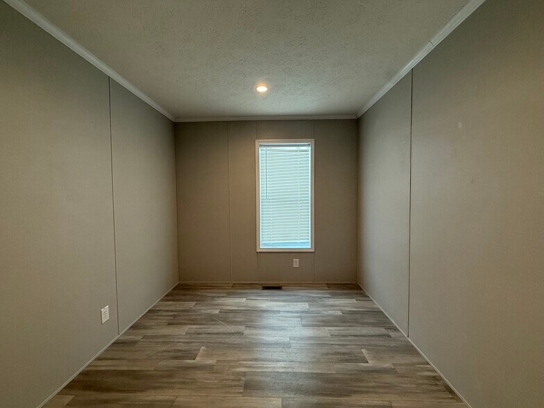 Building Photo - 29811 W Essex Ct