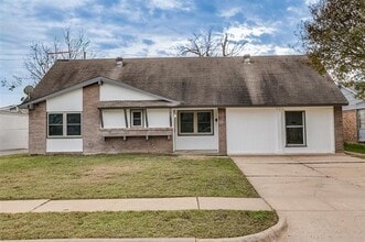 Building Photo - 4301 Oleander Trail