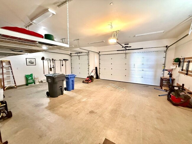 Building Photo - 760 Beachwood Ct