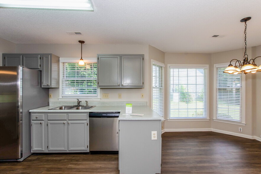 Building Photo - 10109 Fairlea Dr