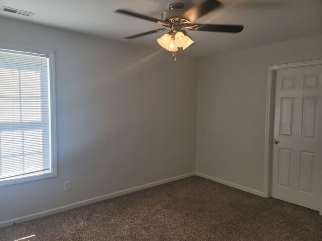 Building Photo - 4 Bedroom 3 Full Bath Ranch Home located Minutes from CAMPBELL UNIVERSITY!