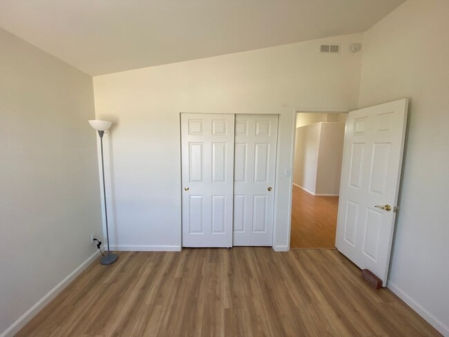 Building Photo - Panoramic Views - 46 West - Hilltop Property