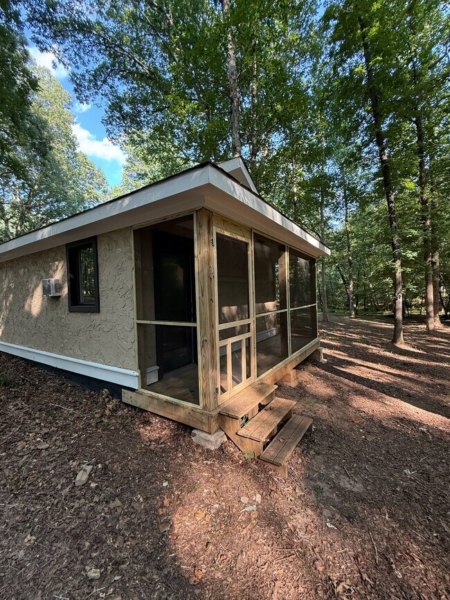 Building Photo - 1412 Hillcrest Dr