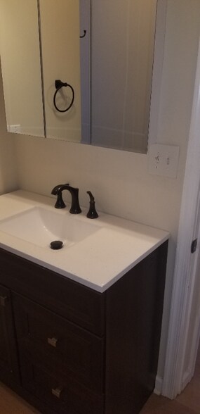 Building Photo - 628 Centerville Rd