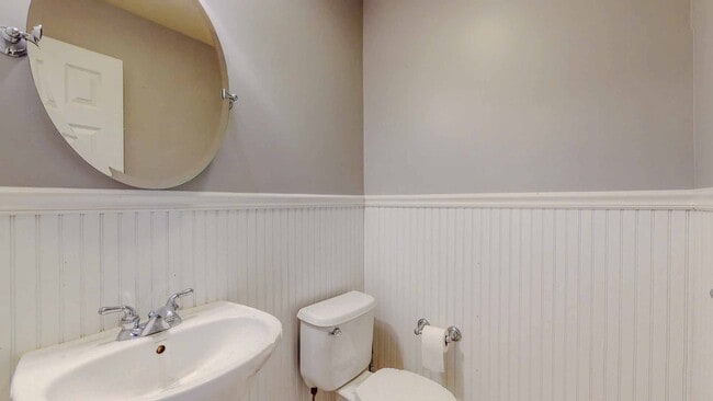 Building Photo - Spacious 2-Bedroom Townhouse with Loft – P...