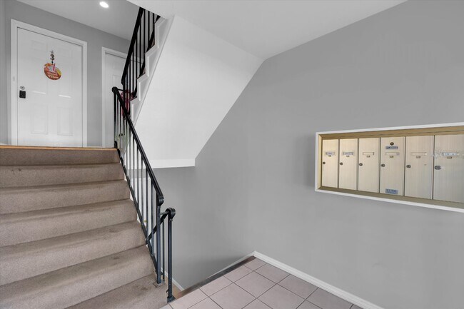 Building Photo - 739 N Hite Ave