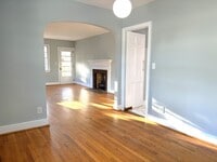 Building Photo - 2 Bedroom | 1 Bathroom Home – Downtown Charleston - Available NOW! Short term lease!