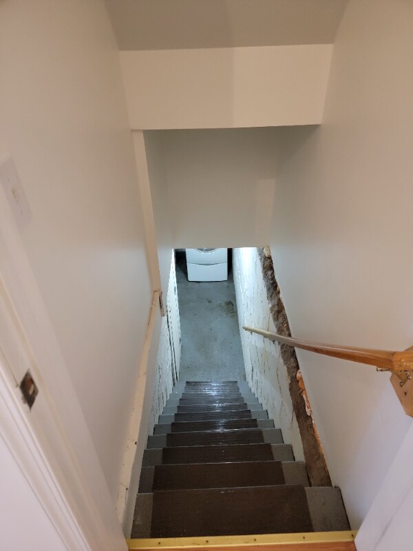 Building Photo - 815 Stoll St