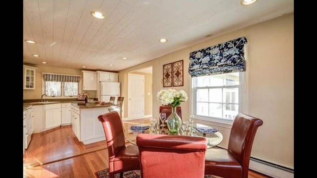 Breakfast nook - 112 Salem St
