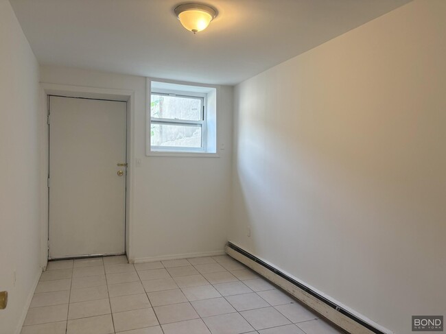 Building Photo - 395 E 49th St