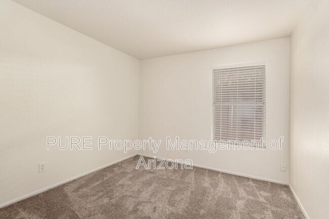 Building Photo - 12406 W Roanoke Ave