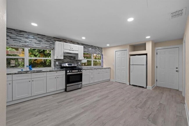 Building Photo - 2825 N Taliaferro Ave