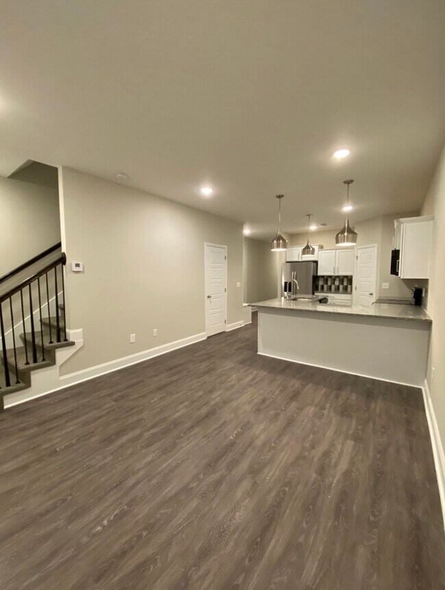 Building Photo - 1040 Glenkirk Dr