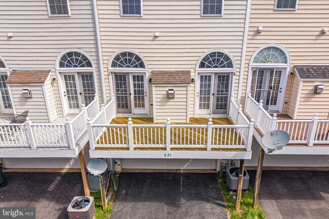 Building Photo - 631 Gatestone St