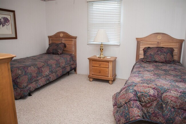 Building Photo - 57219 Island Club Ln