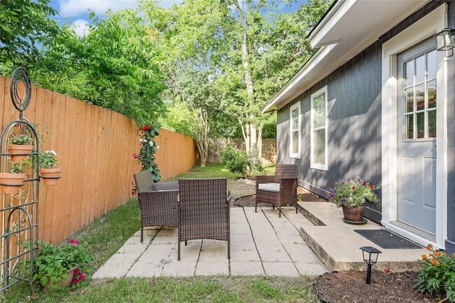 Building Photo - 8221 Renton Dr