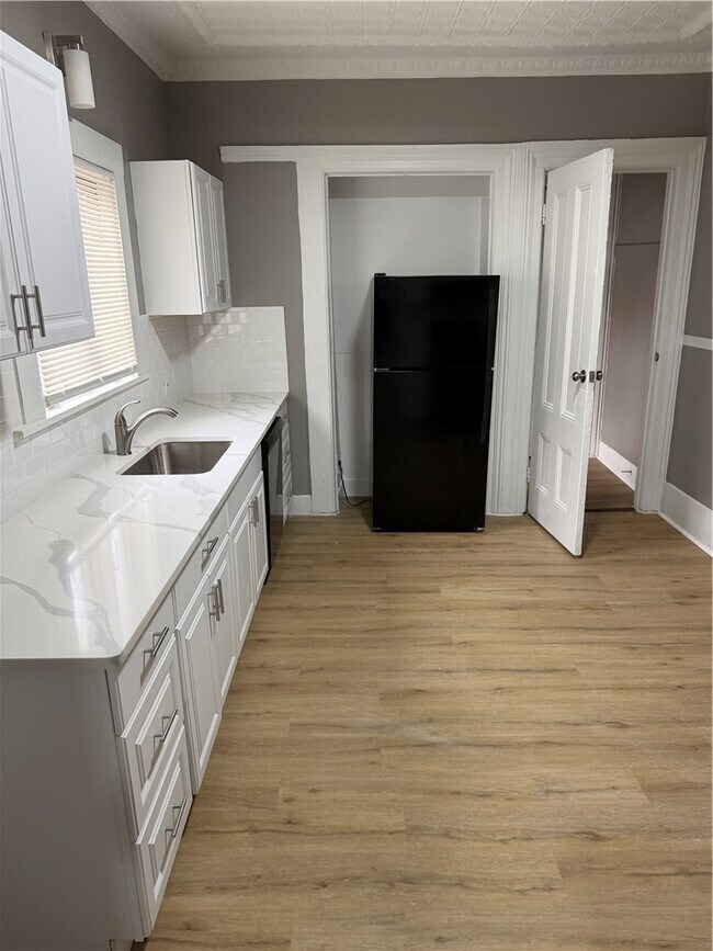 Building Photo - 43 York St