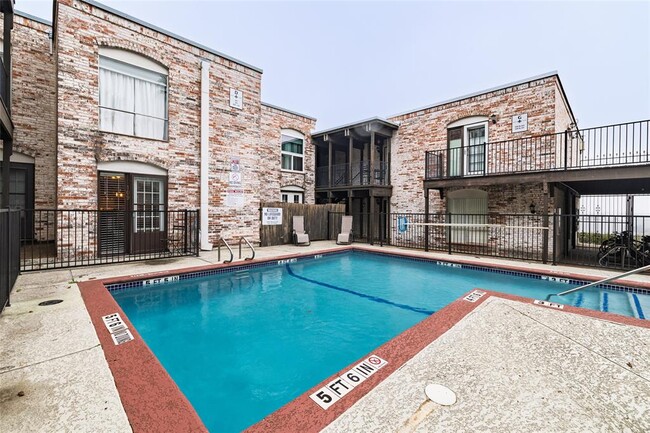 Building Photo - 6501 E Hill Dr