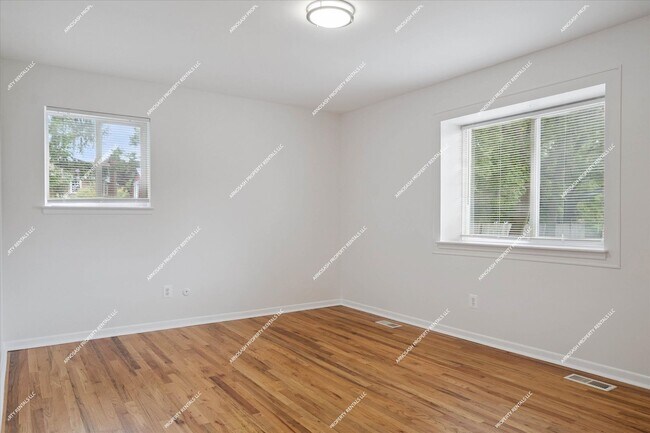 Building Photo - Rare Rental! Beautiful 1900 sq ft 3-bedroo...