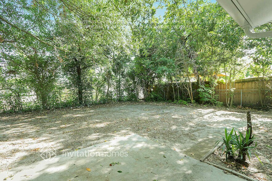 Building Photo - 6817 Tuttle St