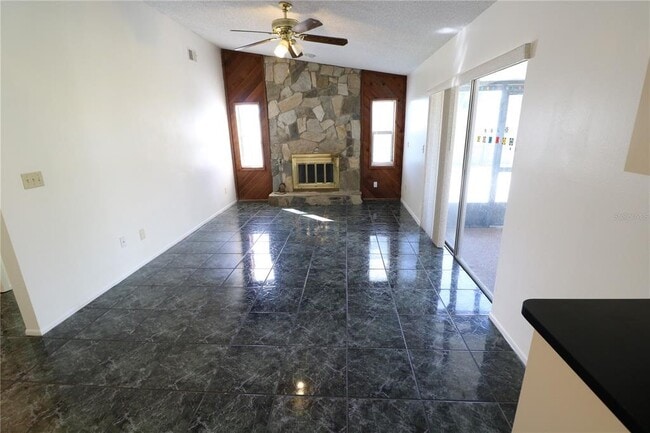 Building Photo - 5017 Oakshire Dr